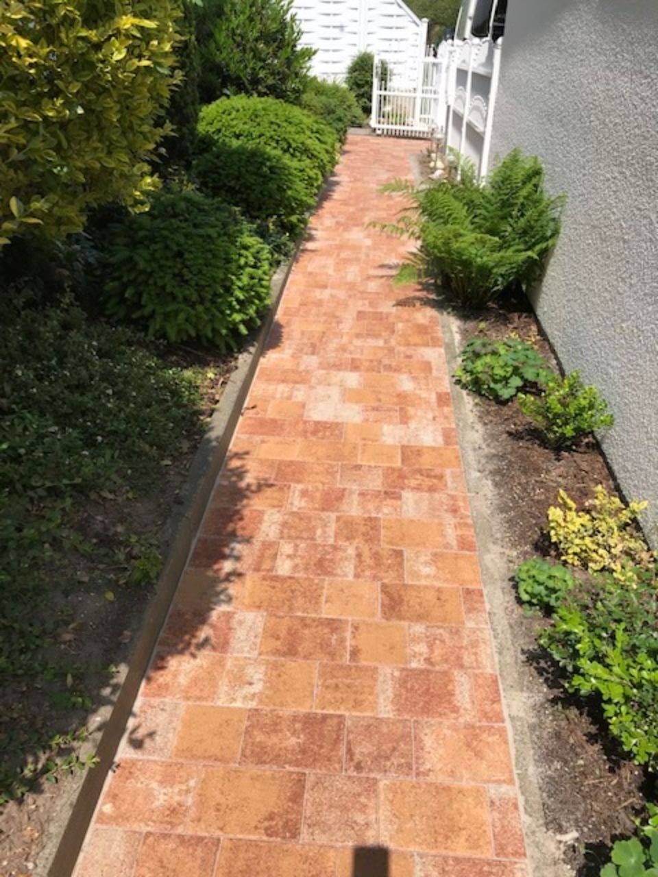 Gepflasterter Weg, angelegt von ÖKo Gartenbau