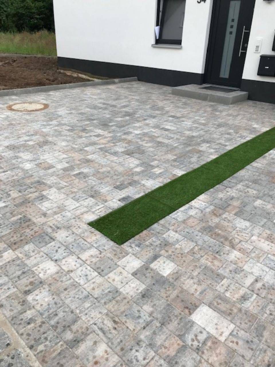 Gepflasterte Terrasse, angelegt von ÖKo Gartenbau