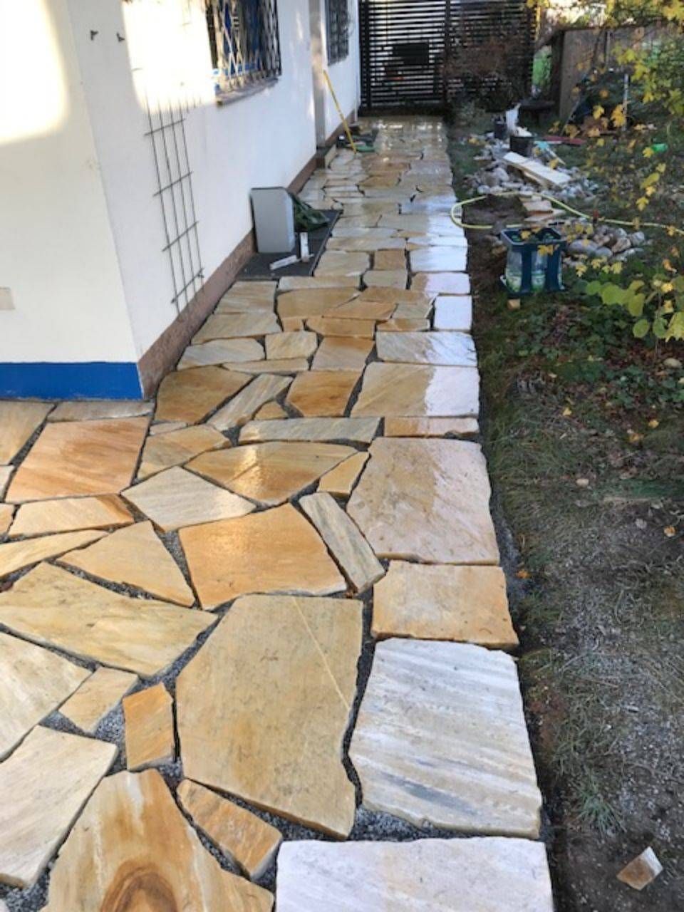 Weg aus Naturstein, angelegt von ÖKo Gartenbau