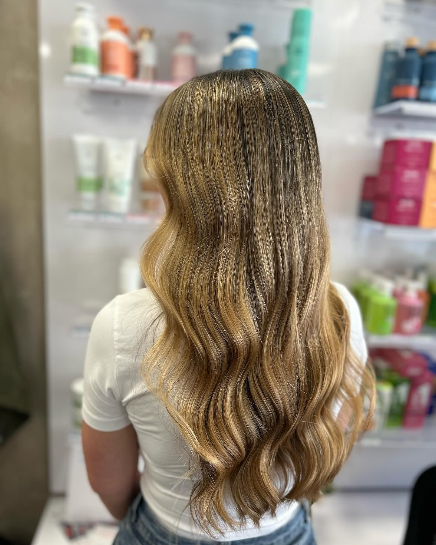 Cheveux longs ondulés méchés