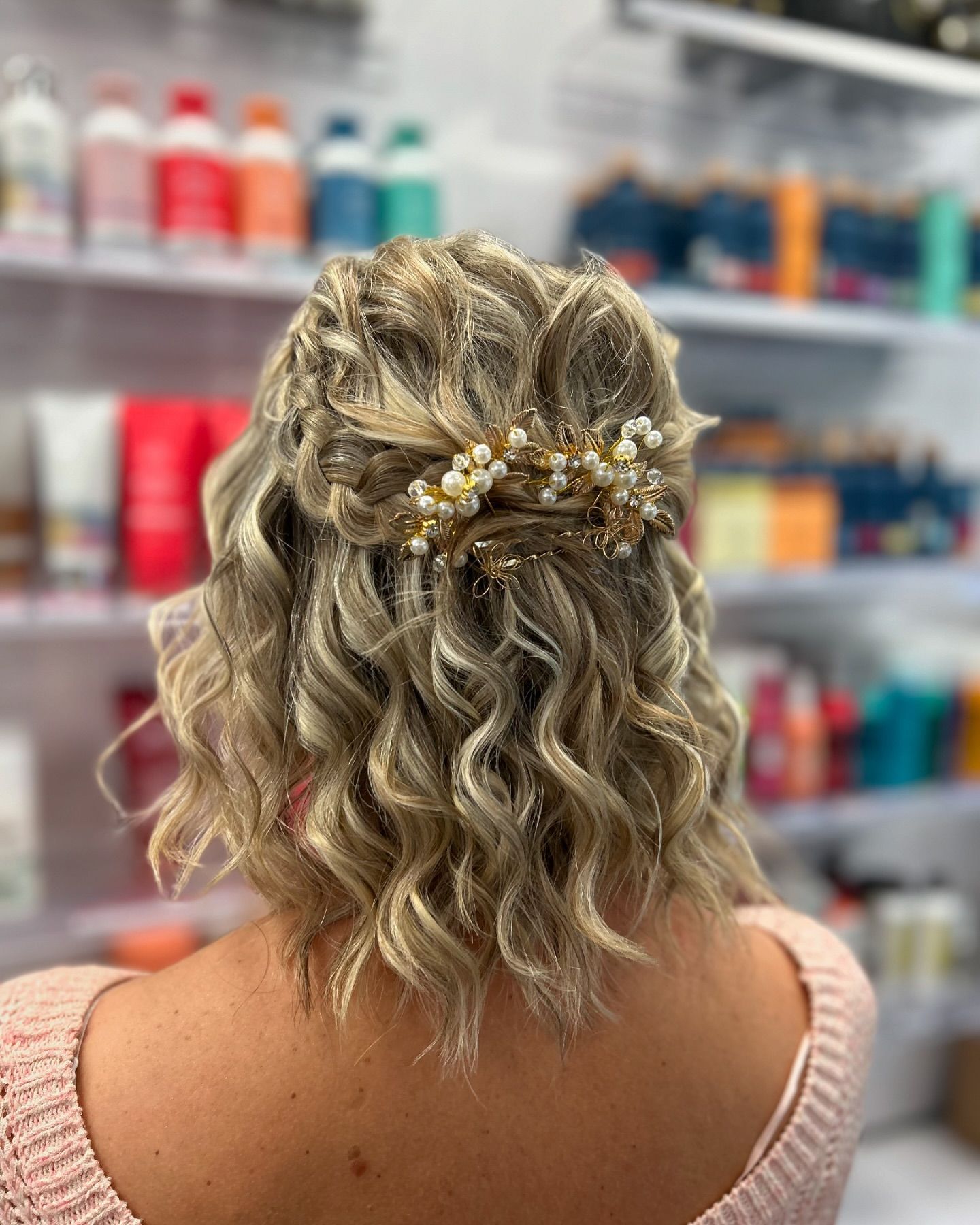 Coiffure avec boucles