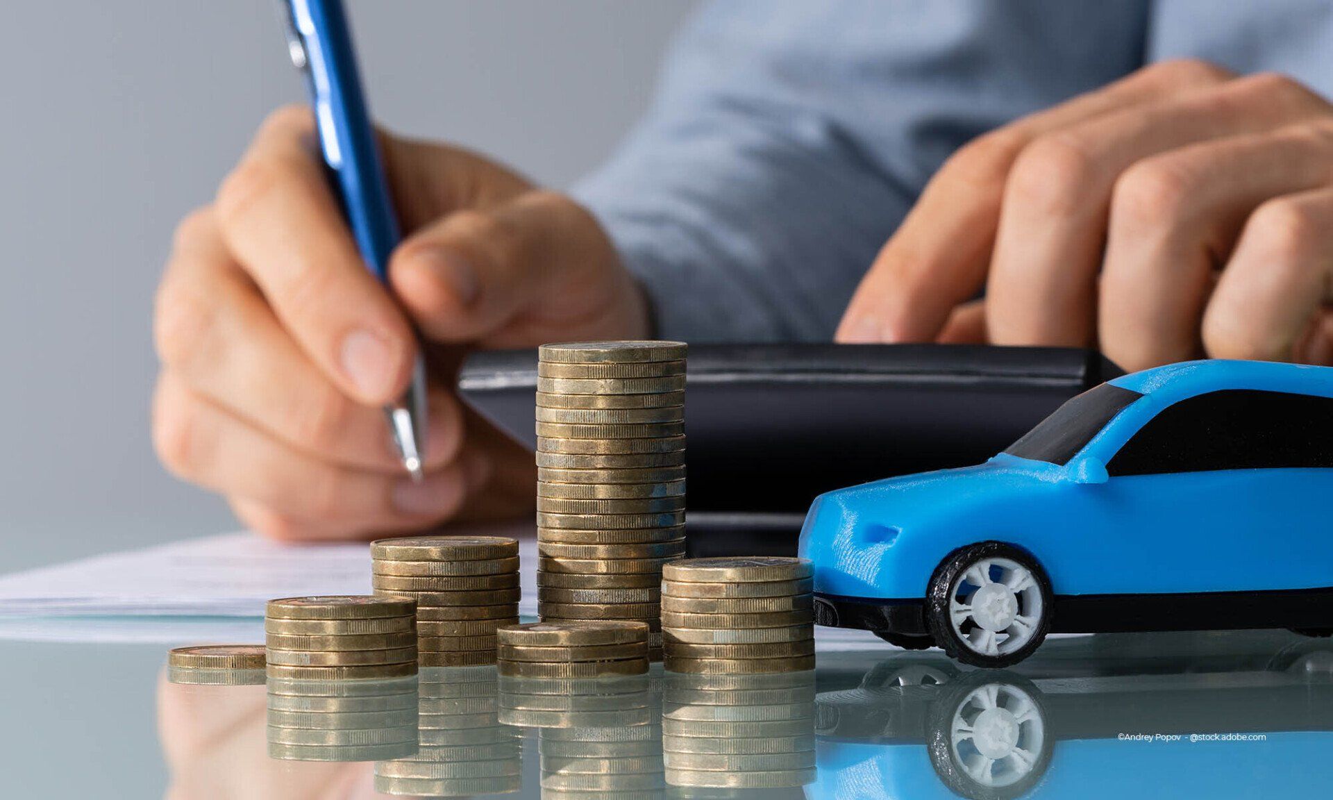 Mitarbeiter der Willi Beyer GmbH fertigt eine Offerte an