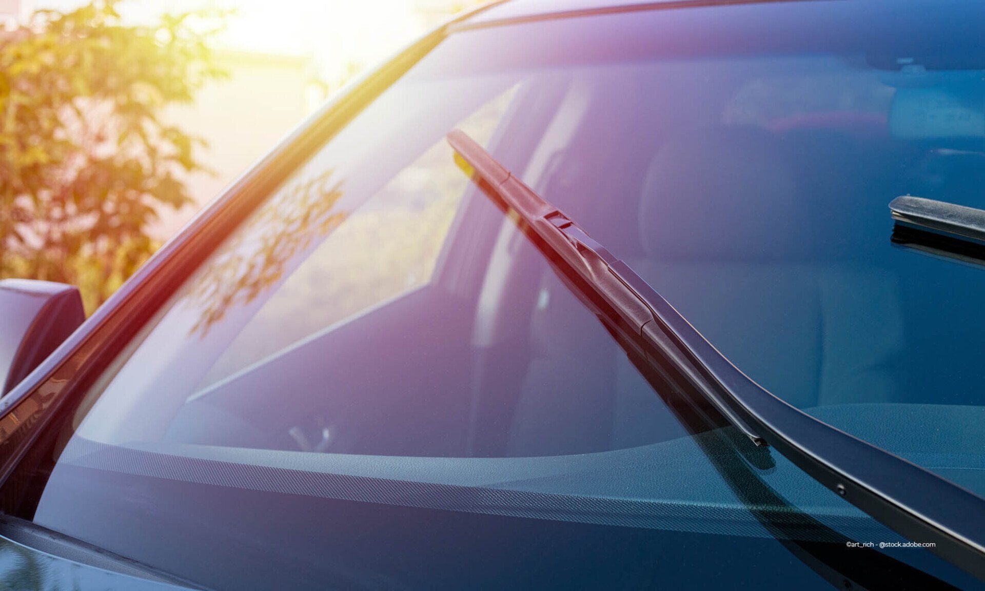 Glasreparatur eines Autos bei der Willi Beyer GmbH