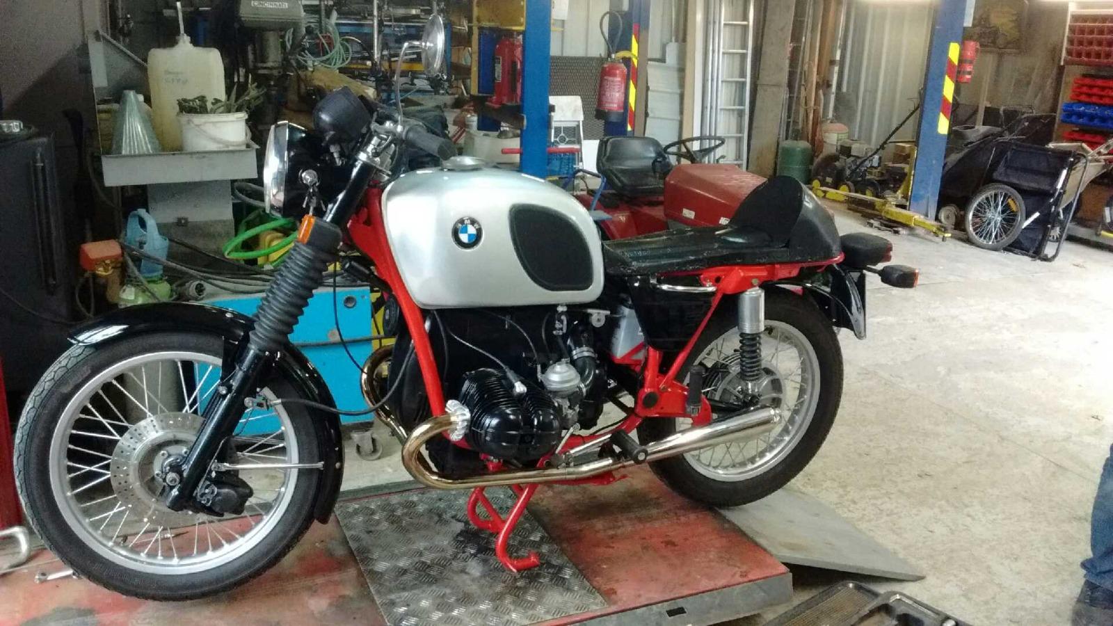 moto BMW rénovation peinture