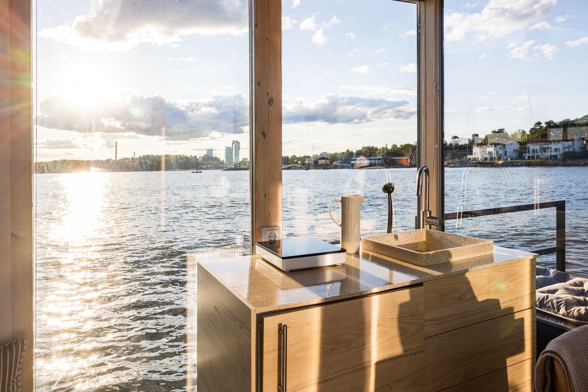 saunalautta Helsinki
Helsingin saunalautta, saunalautta vuokraus, saunavene Helsinki, saunalaiva Helsinki
