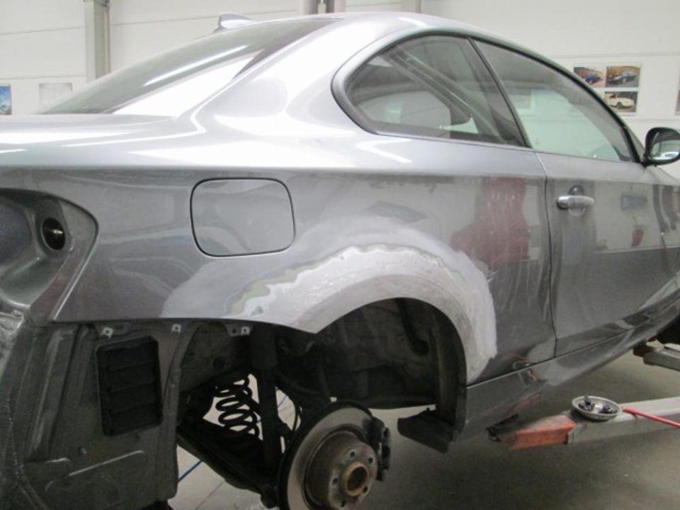 Klaus und Matthias Holler GbR Karosseriefachbetrieb Auto in der Lackiererei