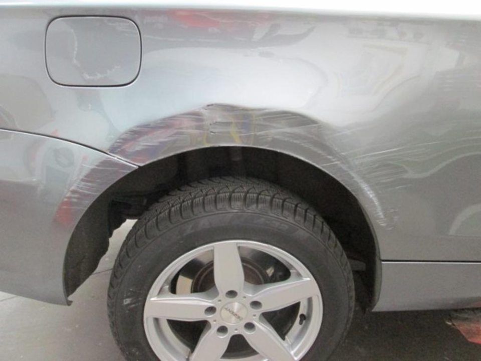 Klaus und Matthias Holler GbR Karosseriefachbetrieb Auto in der Lackiererei