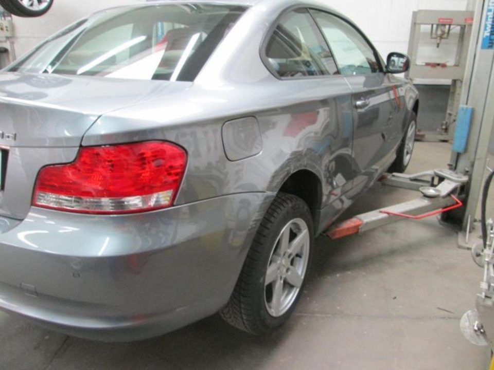 Klaus und Matthias Holler GbR Karosseriefachbetrieb Auto in der Lackiererei