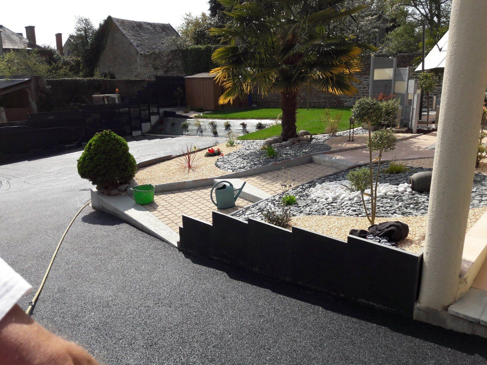 Enrobé noir pour cour