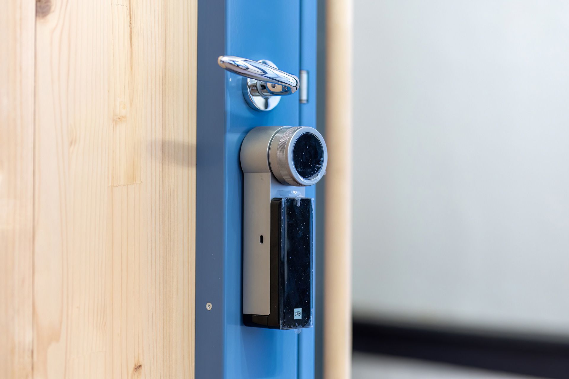 Porte blindée avec serrure à haute sécurité