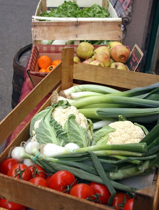 Un cageot remplit de légumes