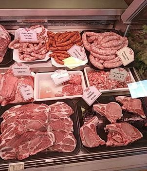 Des barquettes de porc