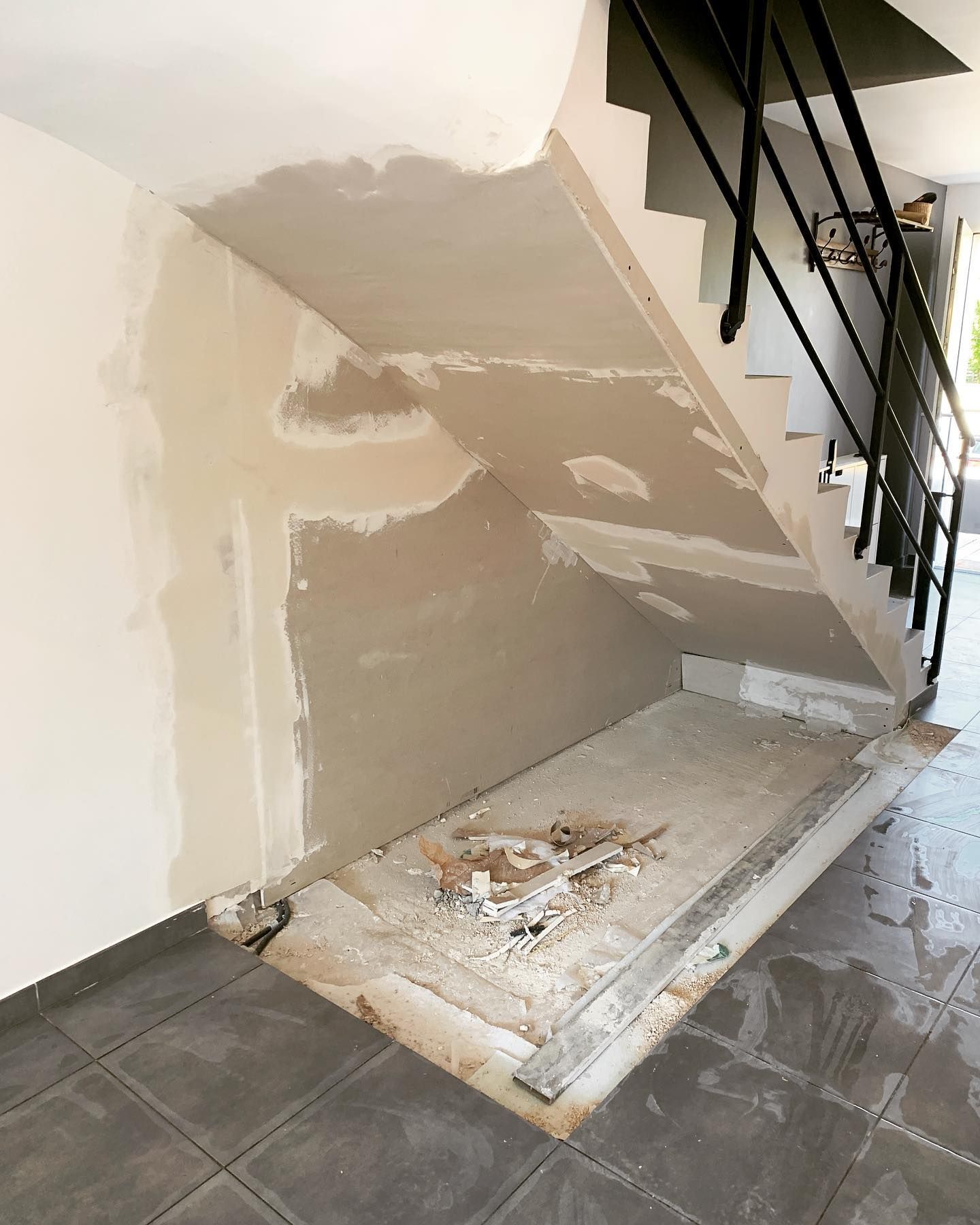 Un escalier en rénovation.