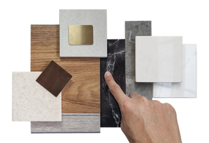 Une main avec des morceaux de carrelage et de parquet.