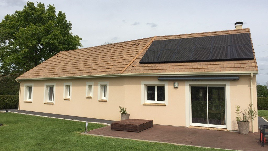 Panneaux photovoltaïques sur un toit