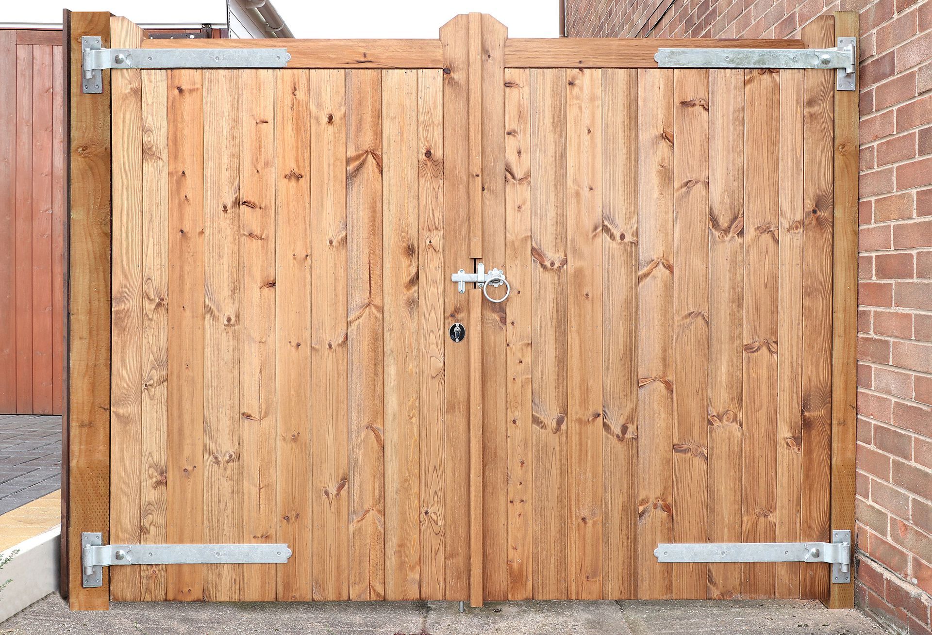 Une entrée extérieure en bois