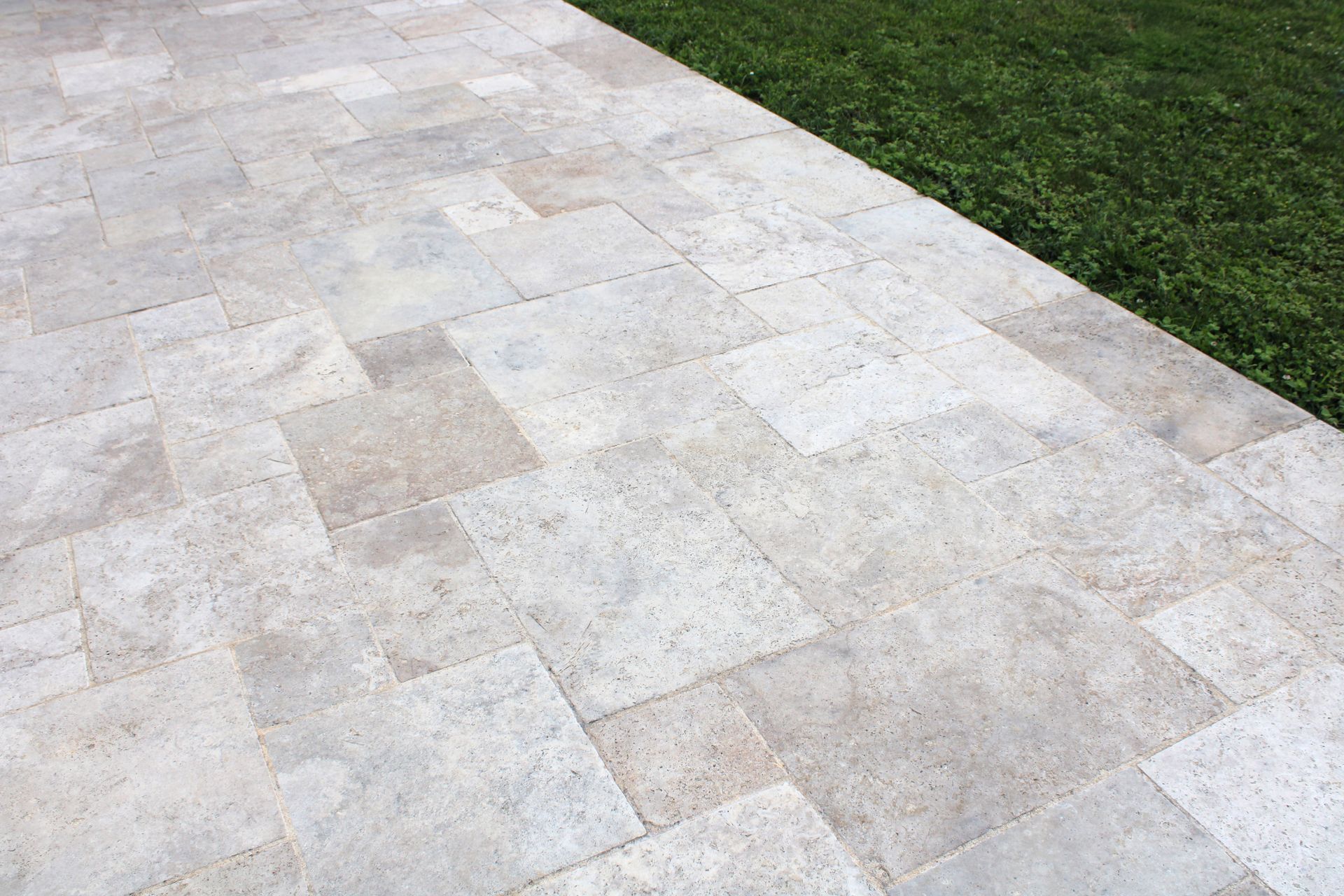 Carrelage en travertin