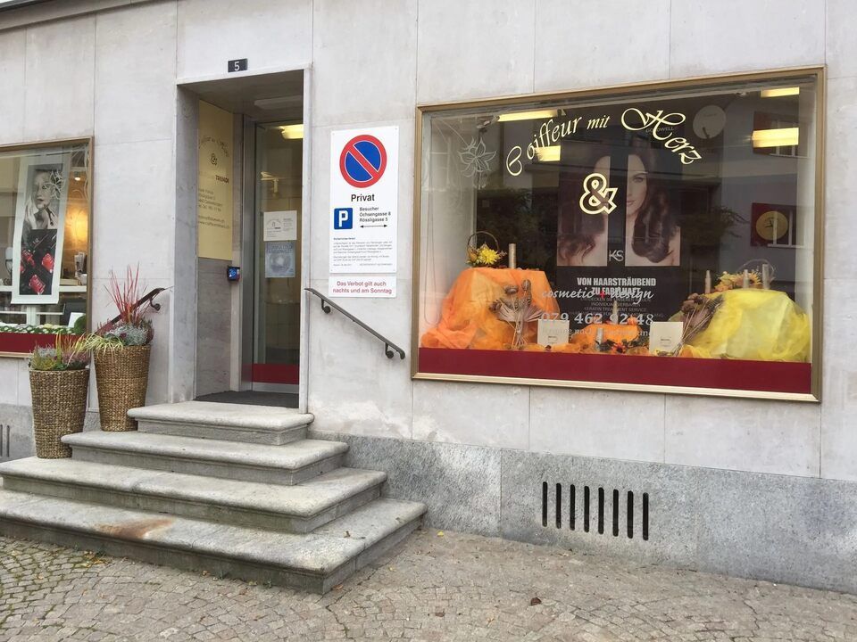 Aussenansicht vom Friseursalon von Coiffeur mit Herz Ayse Yavuz