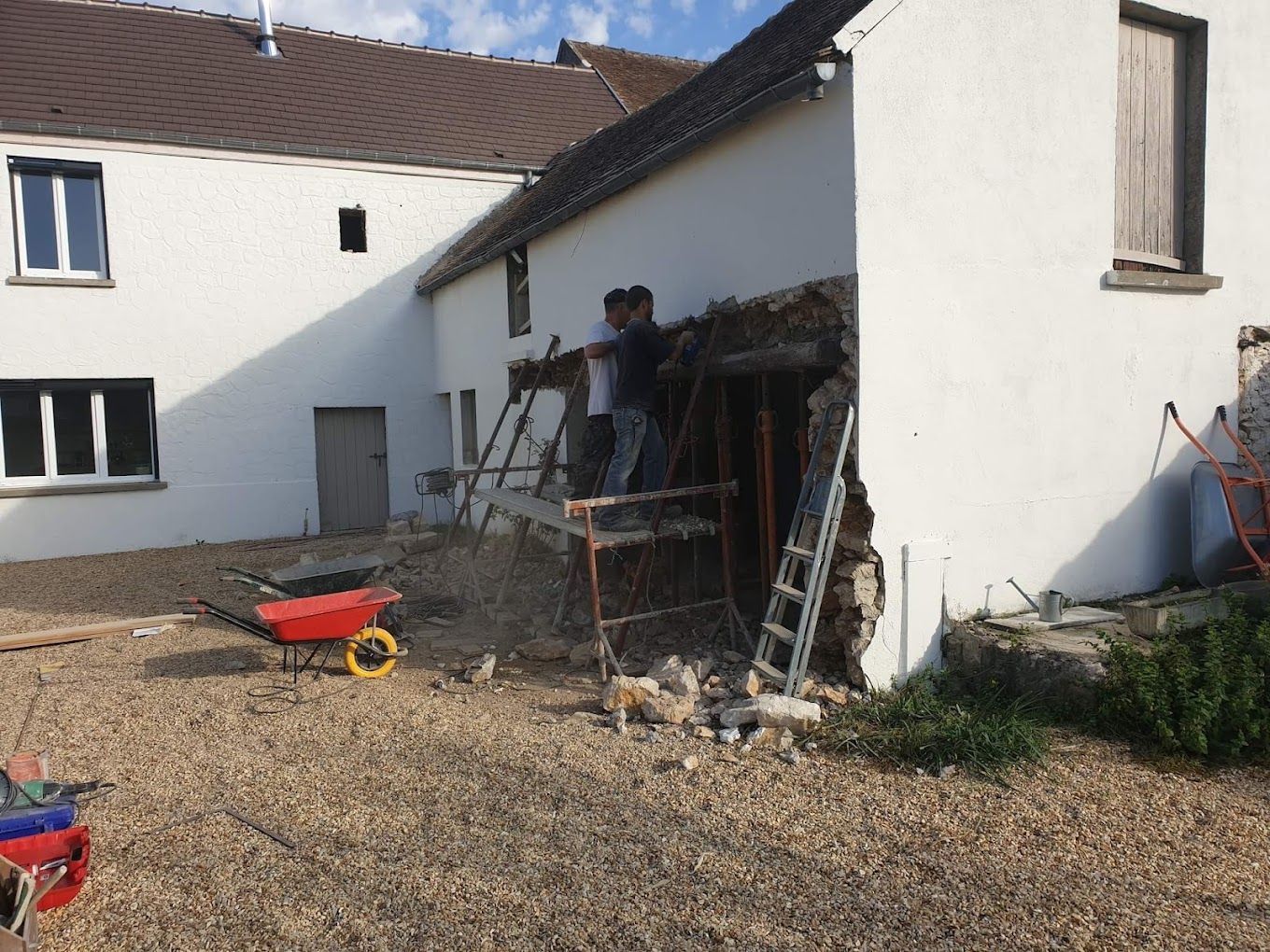 Travaux sur mur porteur, maçons