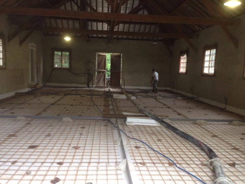 Préparation de sol avant la pose