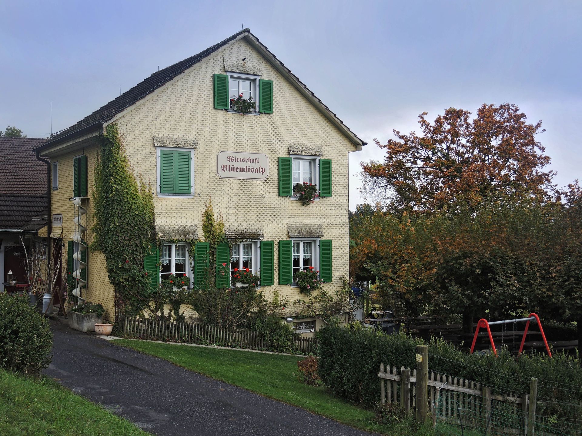 Aussenansicht Restaurant - Restaurant Blüemlisalp