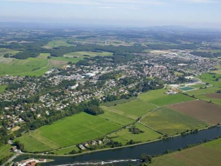 Vue des habitations de la ville de Saint-Vit.