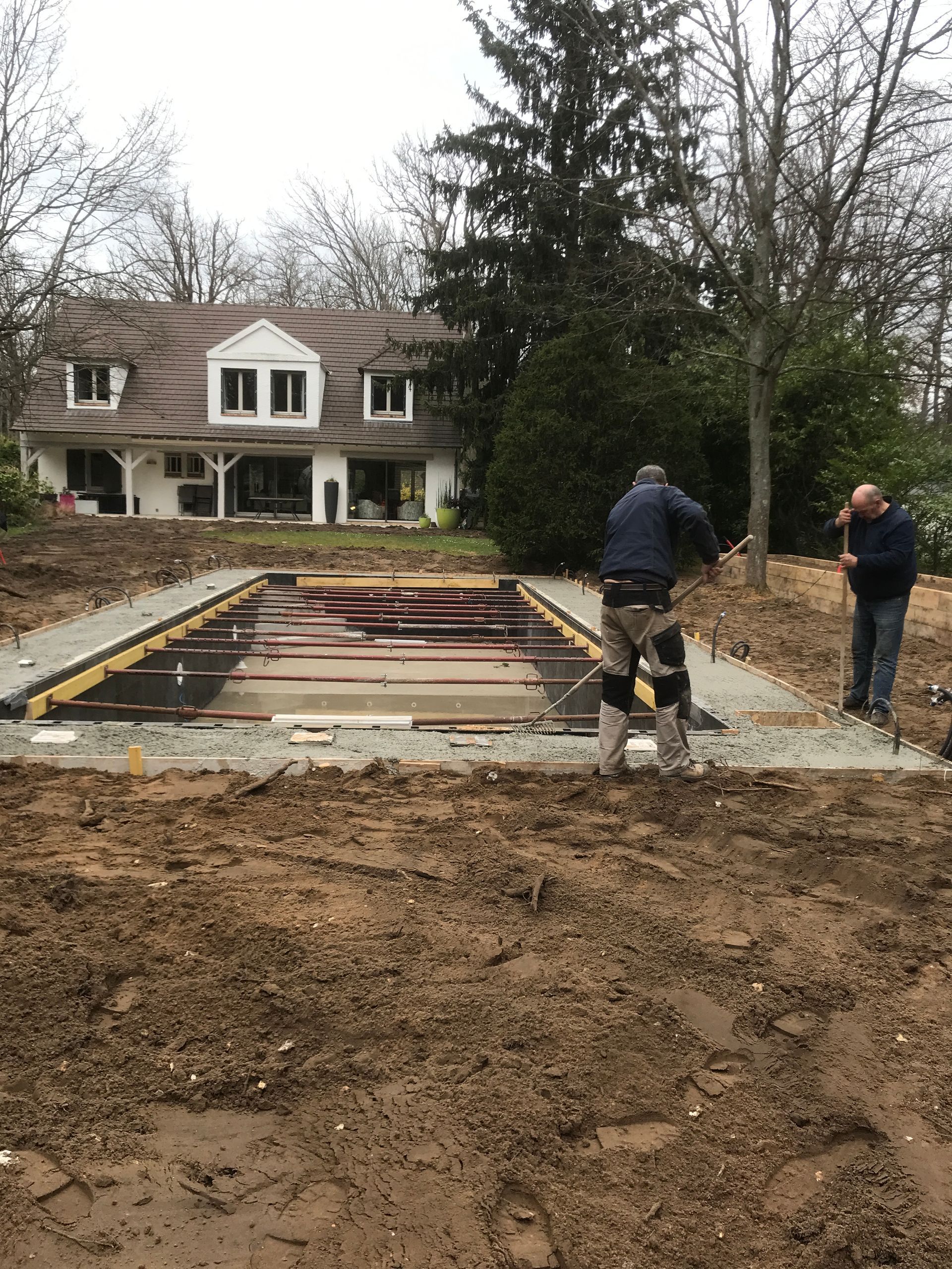 Maçonnerie pour la structure de la piscine