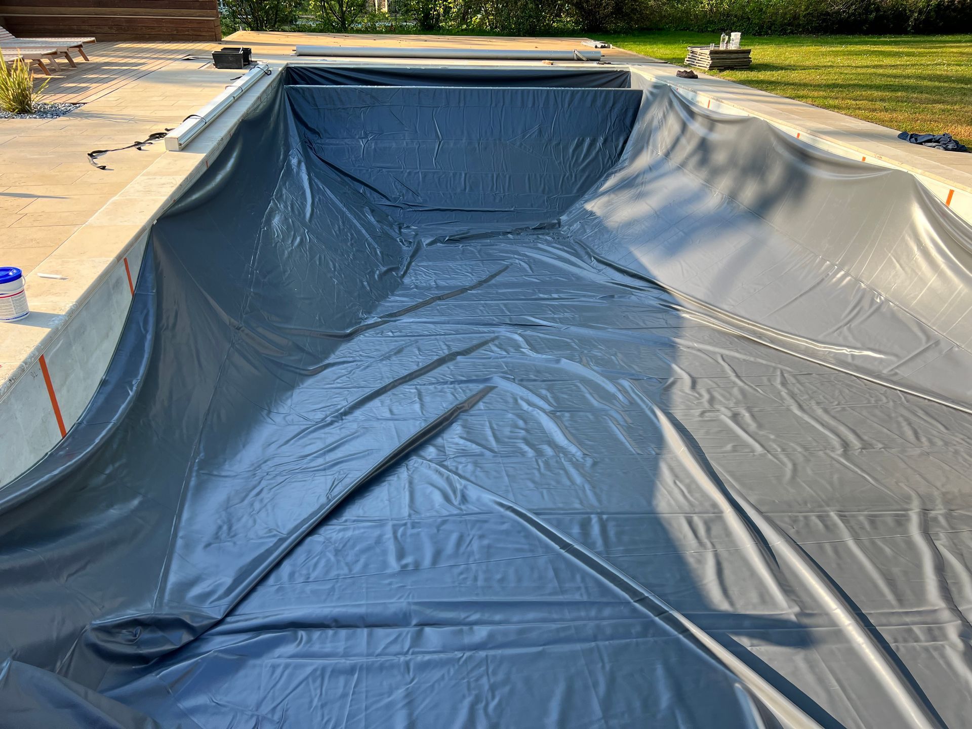 Piscine recouverte d'une bâche
