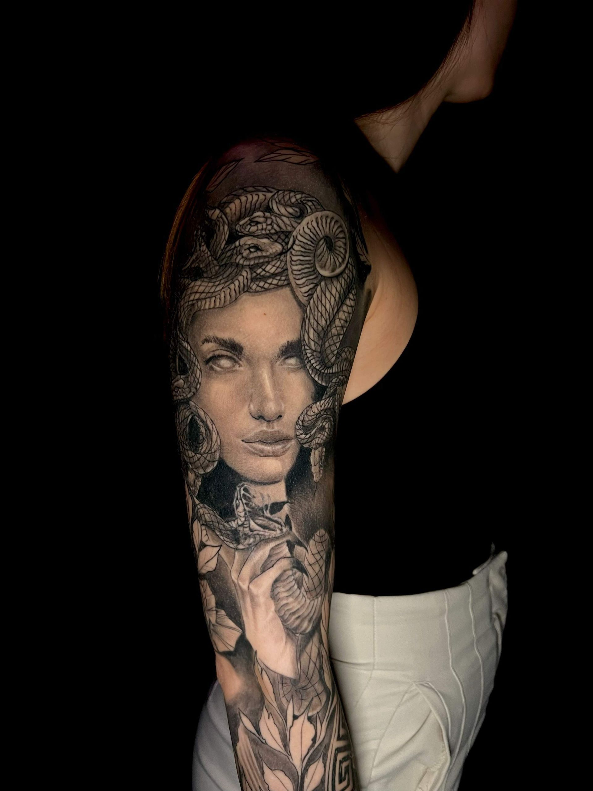 ganz Arm Tattoo - Luan Art Tattoo Studio