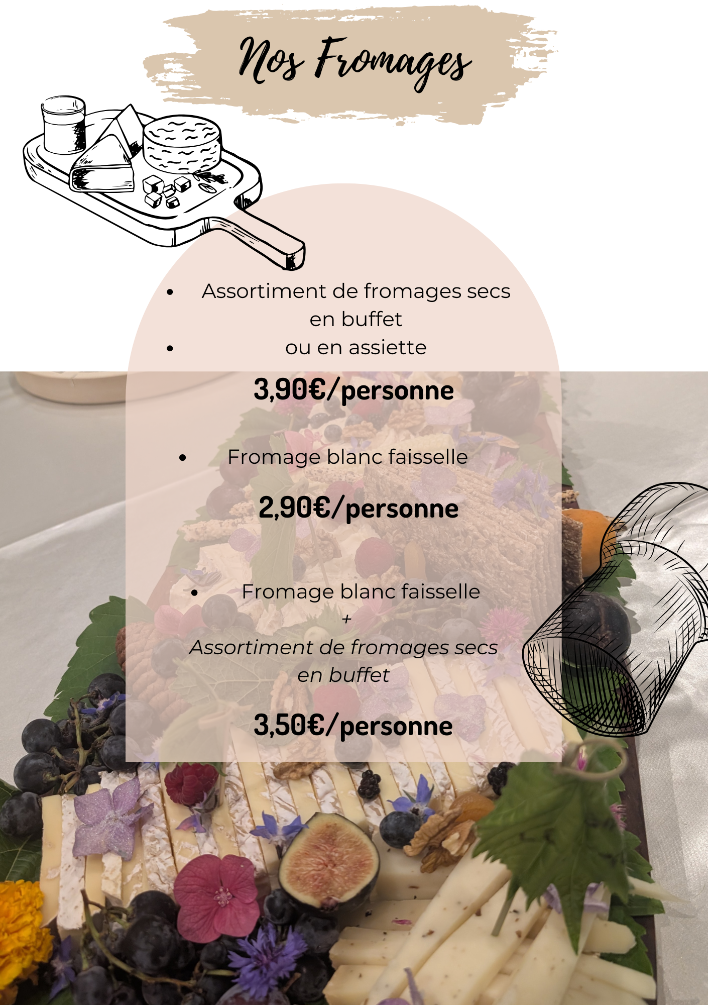 Menu de fromages sur fond rose avec plateau de fromages, pain et raisins