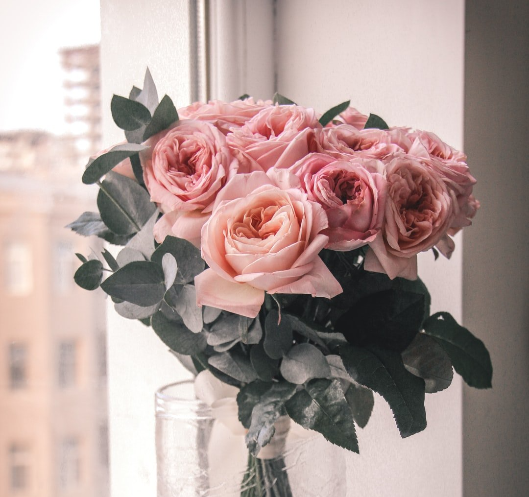 Bouquets de roses par des artisans fleuristes