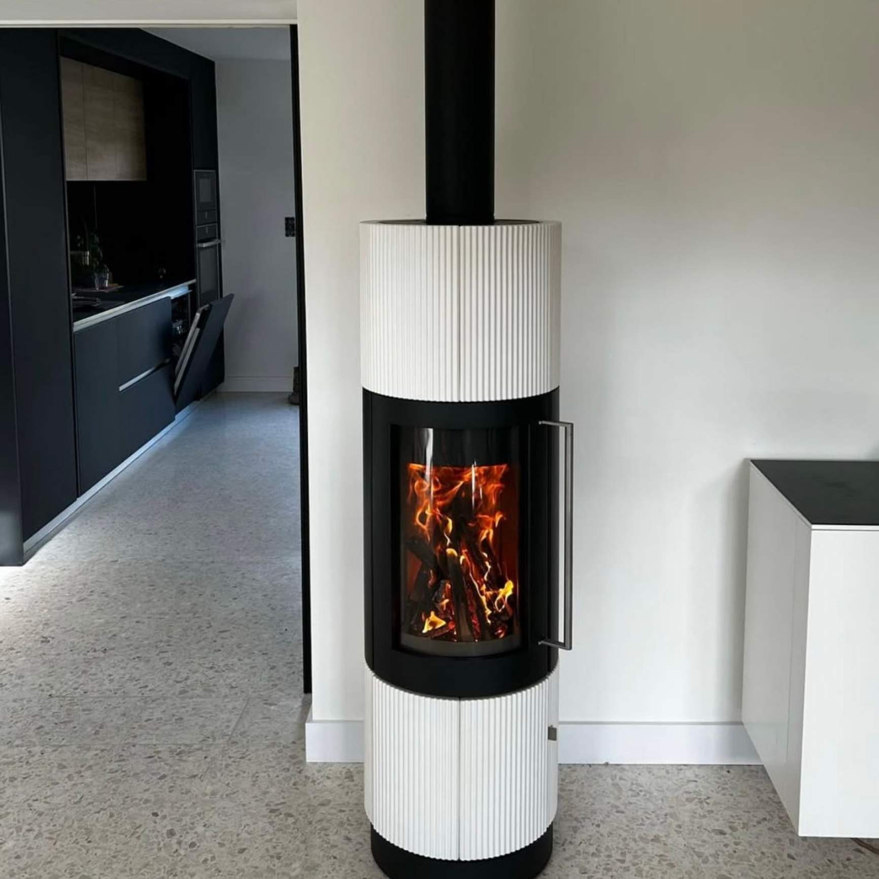 Poêle à bois blanc effet accordéon