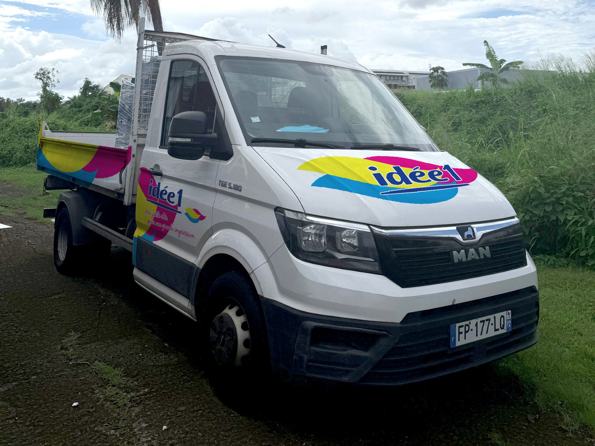 Camion blanc de l'entreprise idée 1.