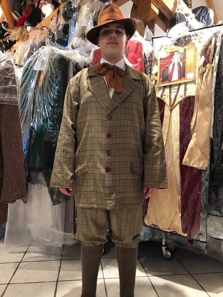 Costumes de l'avant-guerre