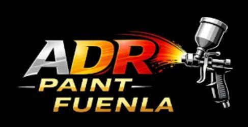Logotipo de ADR Paint Fuelna con pistola pulverizadora plateada y efecto de llama rojo-anaranjada sobre fondo negro.