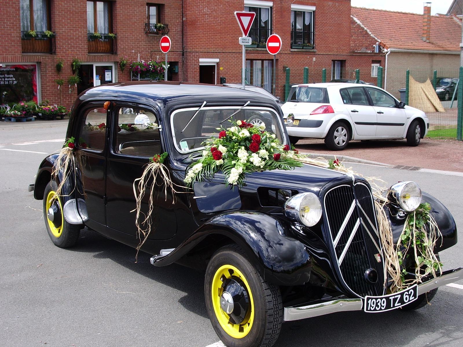 Décoration de voiture pour votre mariage à La Chapelle-d'Armentières