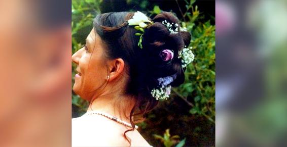 Coiffure de mariée avec fleurs à Sartilly