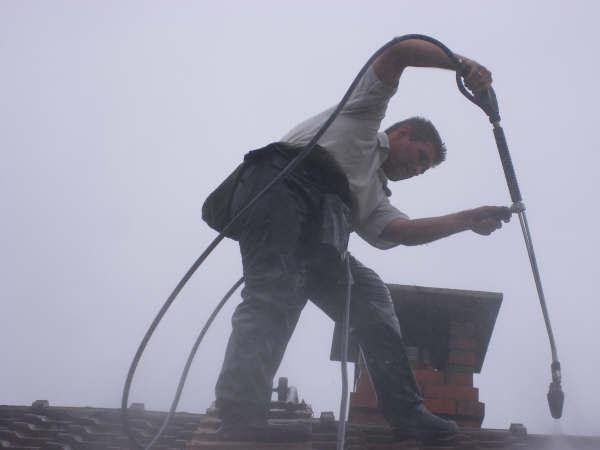 Pendant nettoyage de la toiture