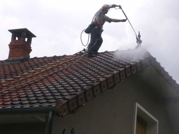 Pendant nettoyage de la toiture