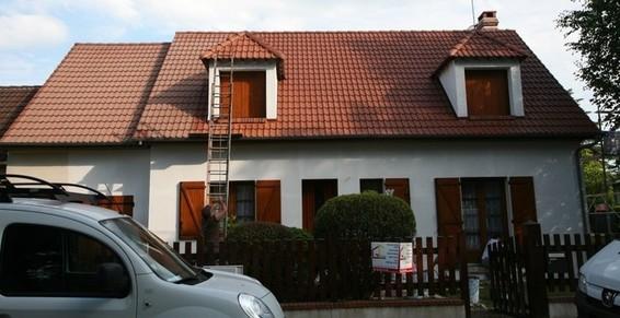Rénovation toiture : hydrofuge Rouge sombre et ravalement des façades