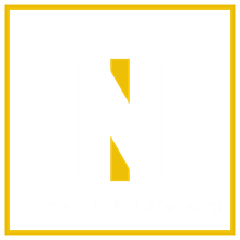 Ein gelber quadratischer Rahmen mit einem stilisierten, fragmentierten gelben Buchstaben „N“ vor weißem Hintergrund.