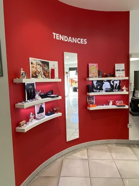 Un verre de lunettes.