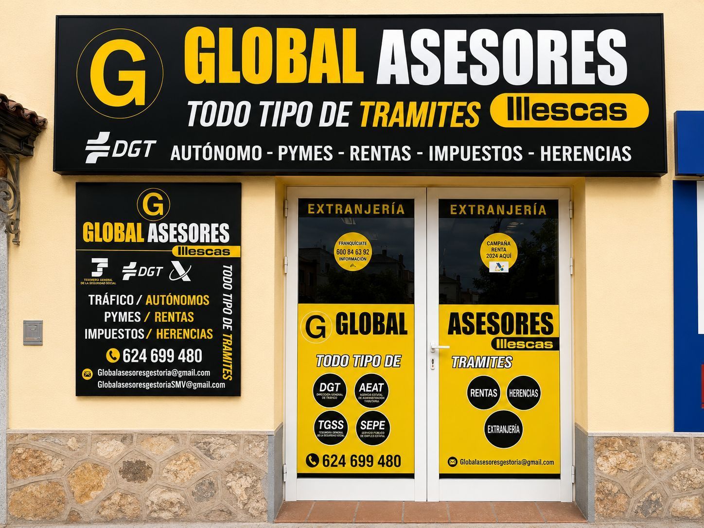 Letrero negro y amarillo de Global Asesores para servicios de impuestos, contabilidad, alquiler y asesoría legal.