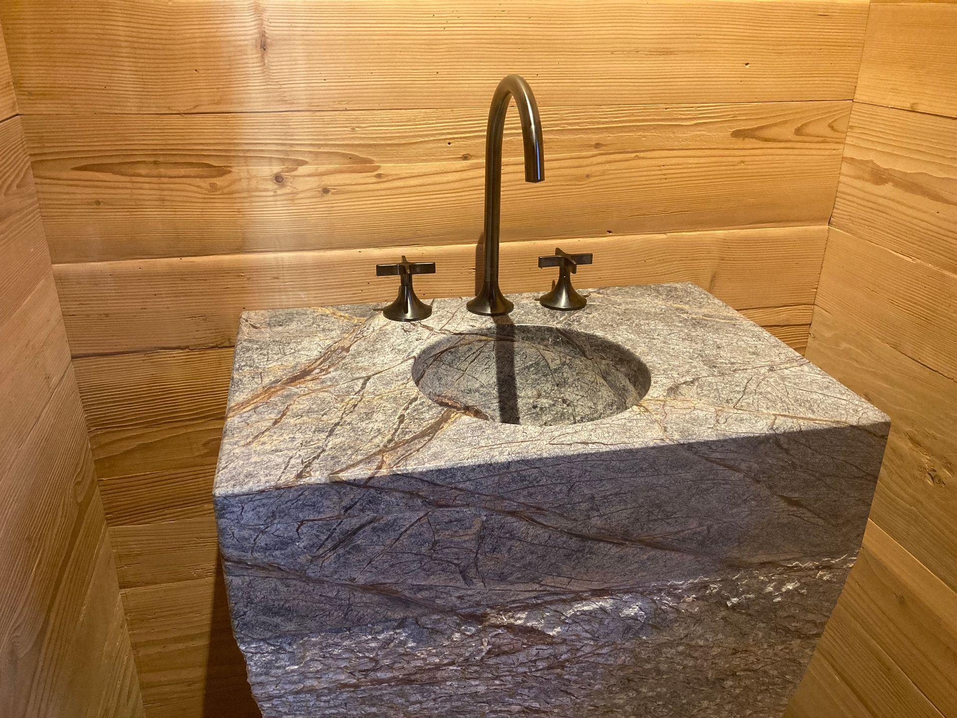 Robinet en pierre - Thierry Schopfer Sàrl