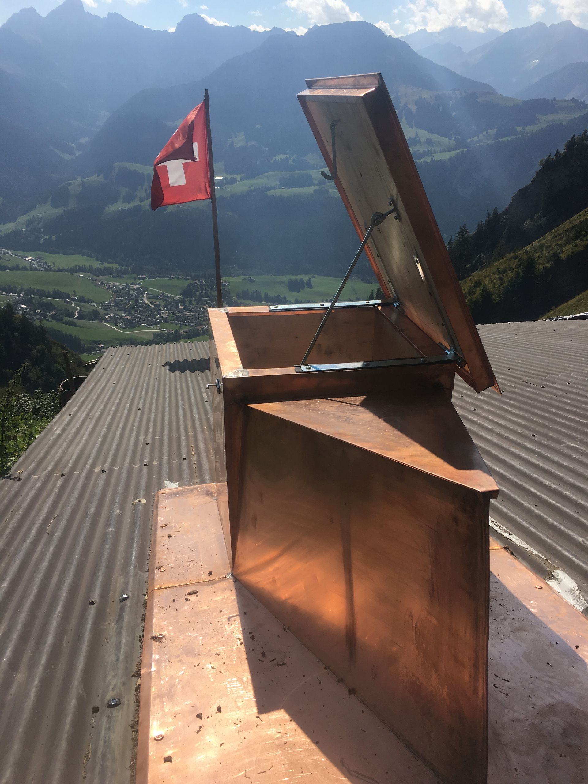 Une cheminée en cuivre - Thierry Schopfer