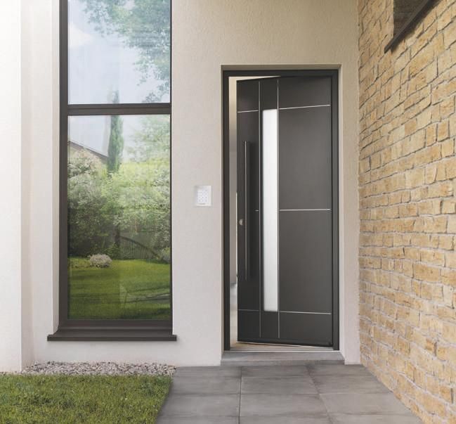 Une porte entrouverte.