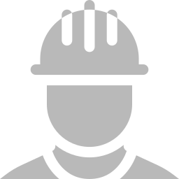 Ouvrier portant un casque.