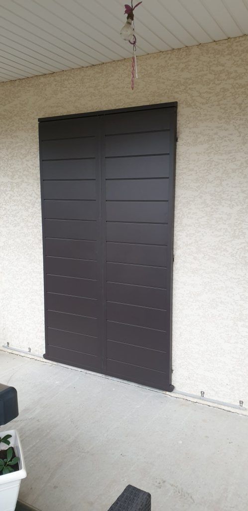 Un volet battant fermé.