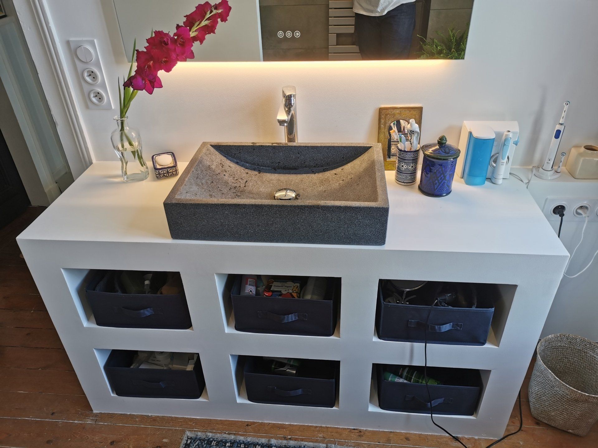 Meuble de salle de bains fini