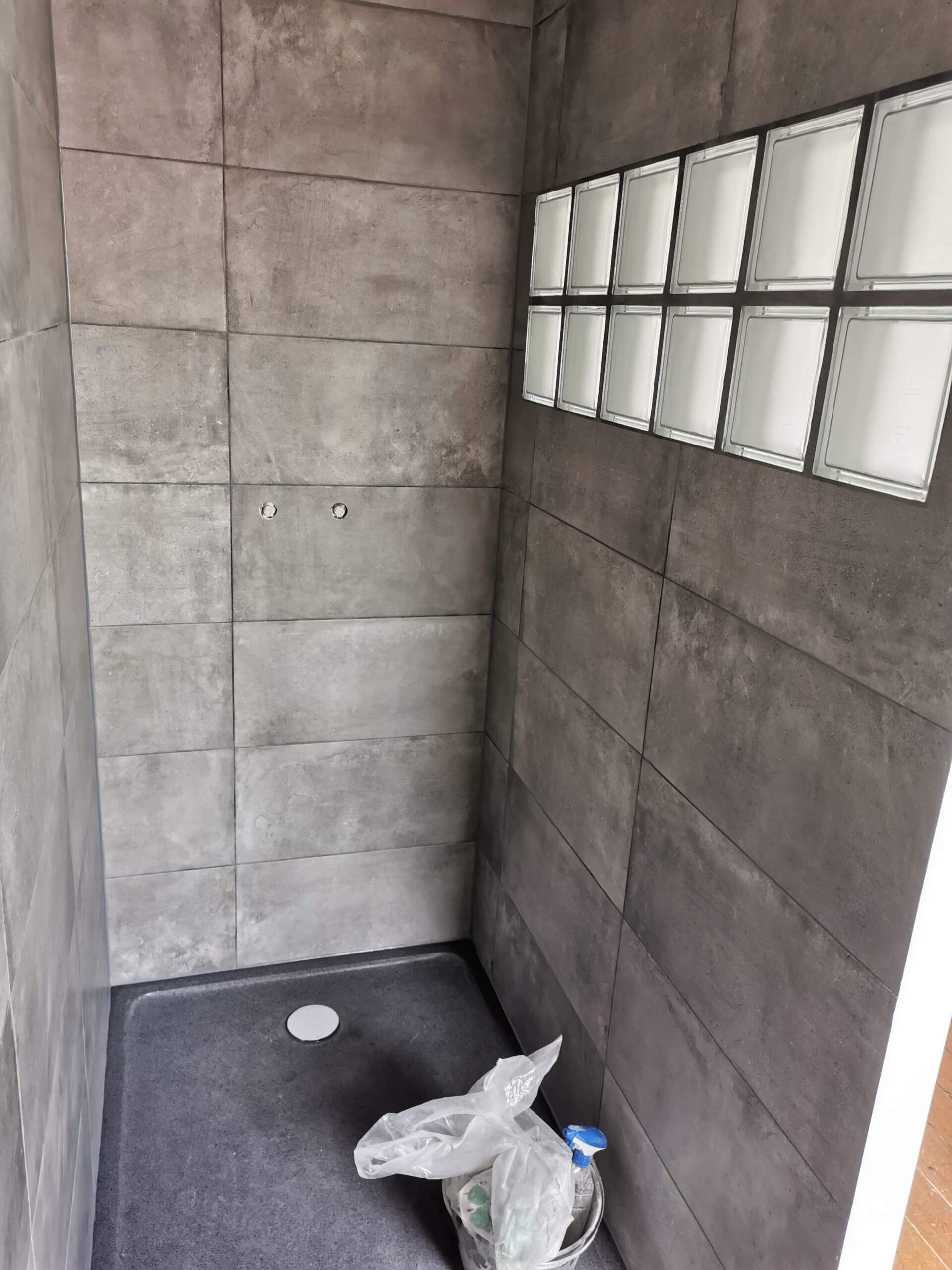 Pose de carrelage dans la douche